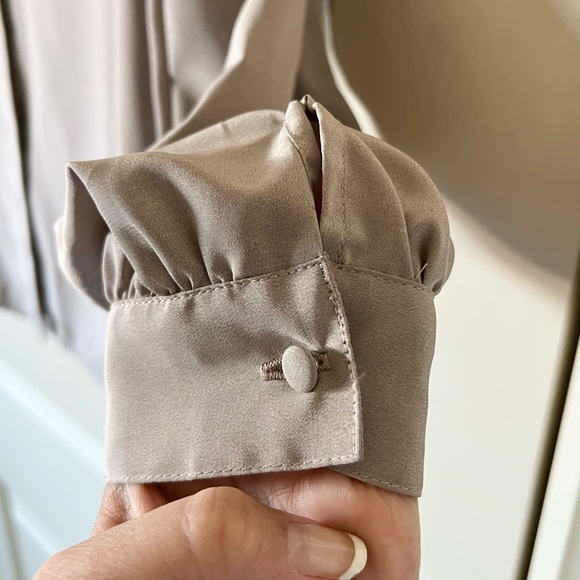 Vintage Sophisticated Lady Women's Silky Blouse with Sleeves and Pocket Detail - Picture 5 of 8